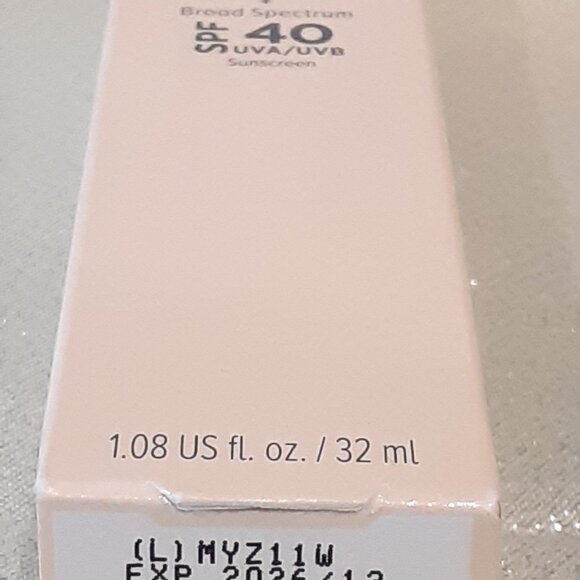 IT Cosmetics CC Nude Glow Lightweight Foundation + Glow Serum with SPF 40 - Picture 5 of 5